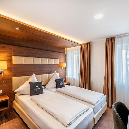 Stadthotel รอยท์ลิงเงน ภายนอก รูปภาพ