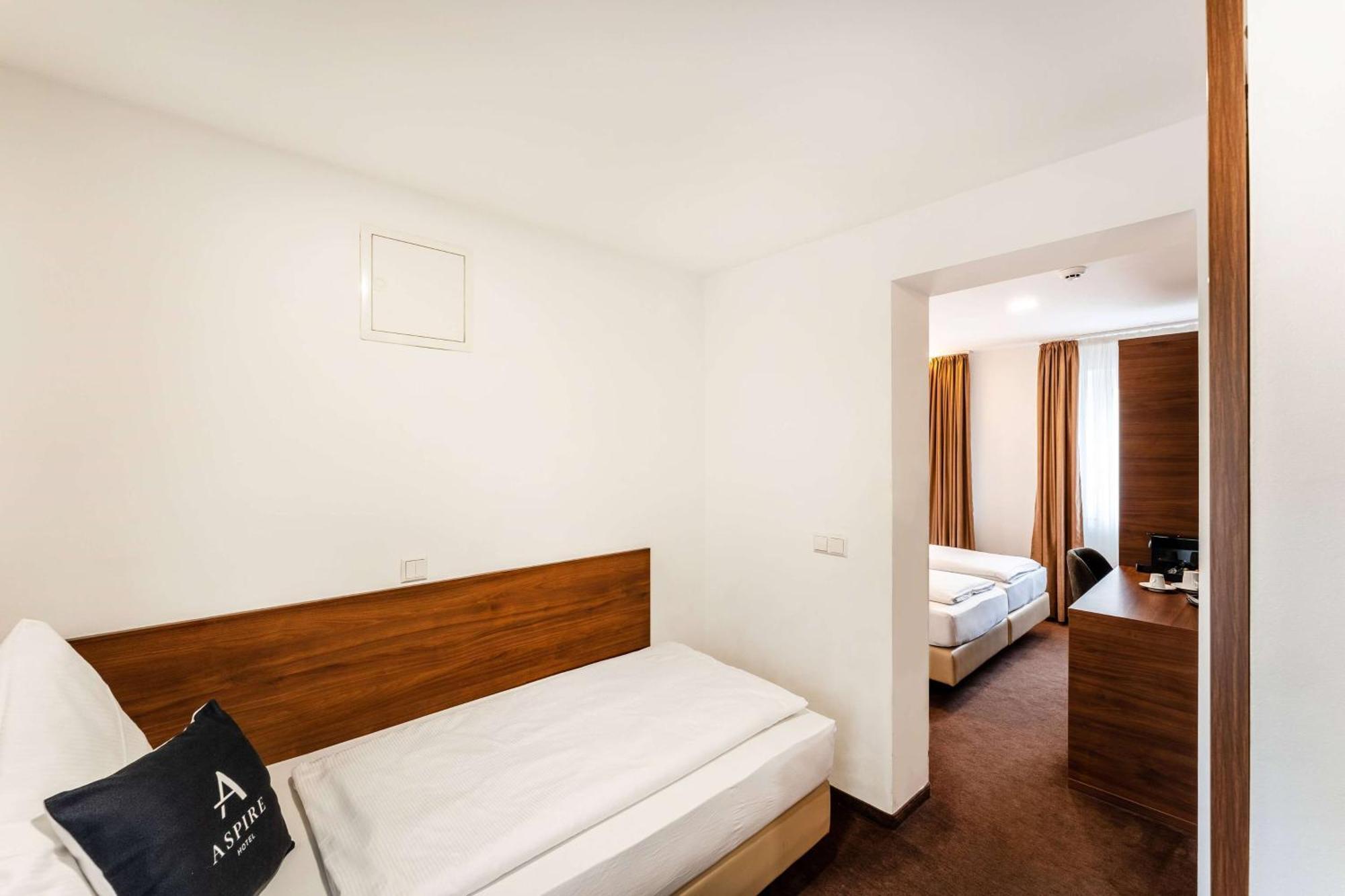 Stadthotel รอยท์ลิงเงน ภายนอก รูปภาพ