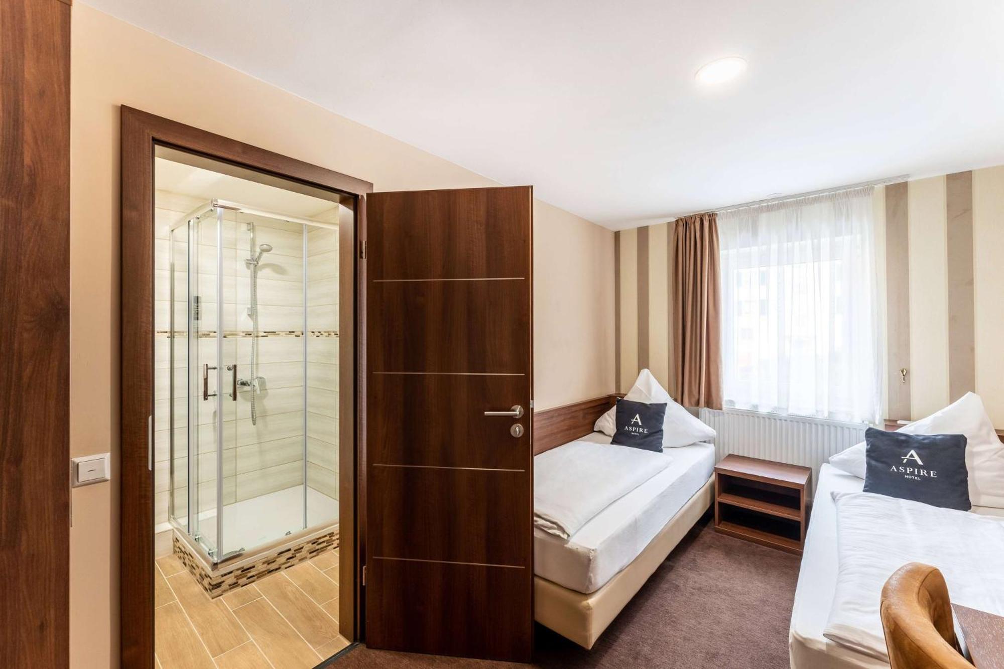 Stadthotel รอยท์ลิงเงน ภายนอก รูปภาพ