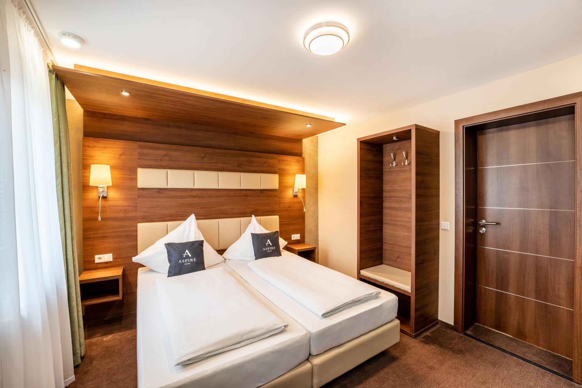 Stadthotel รอยท์ลิงเงน ภายนอก รูปภาพ