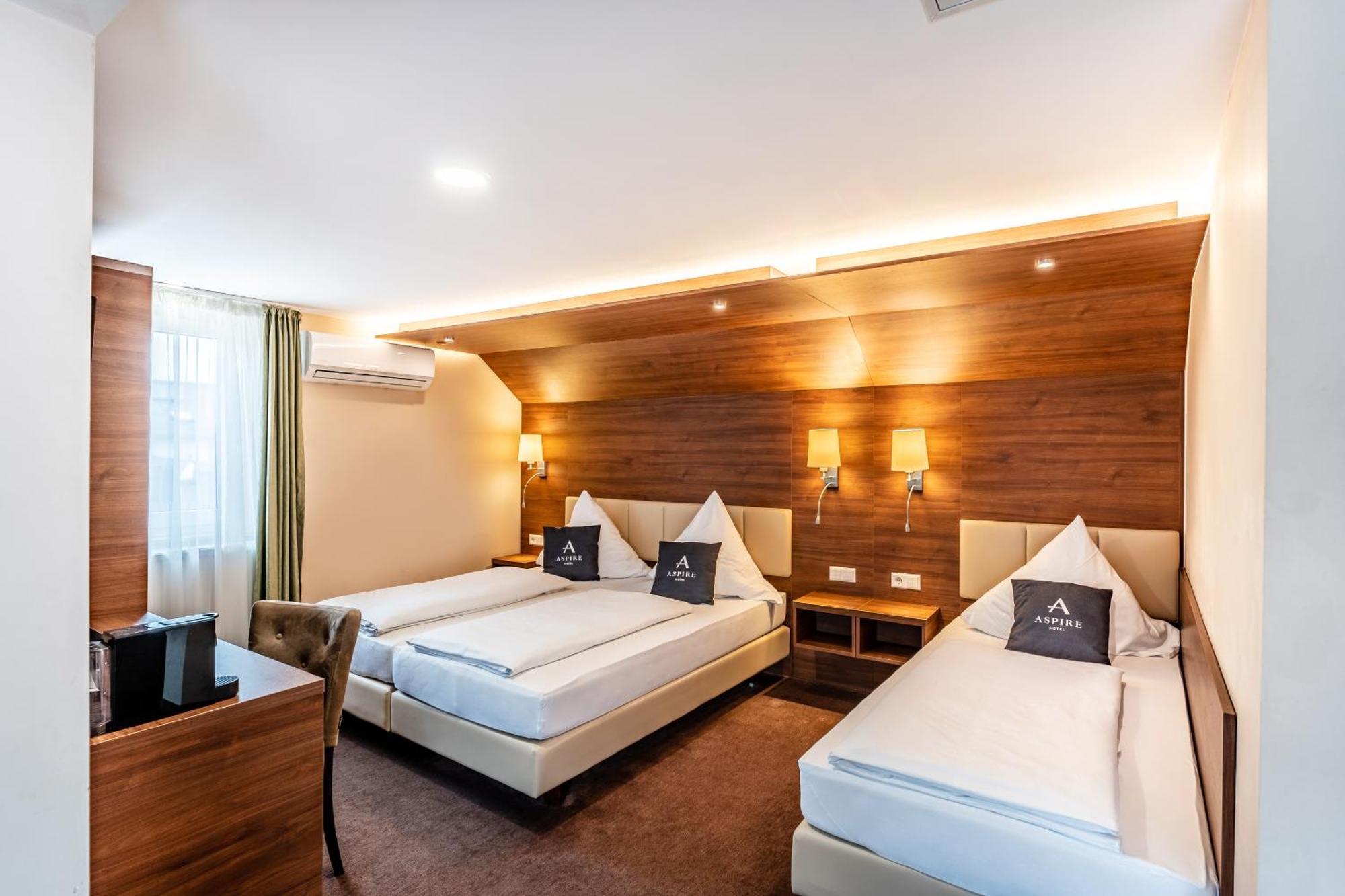 Stadthotel รอยท์ลิงเงน ภายนอก รูปภาพ