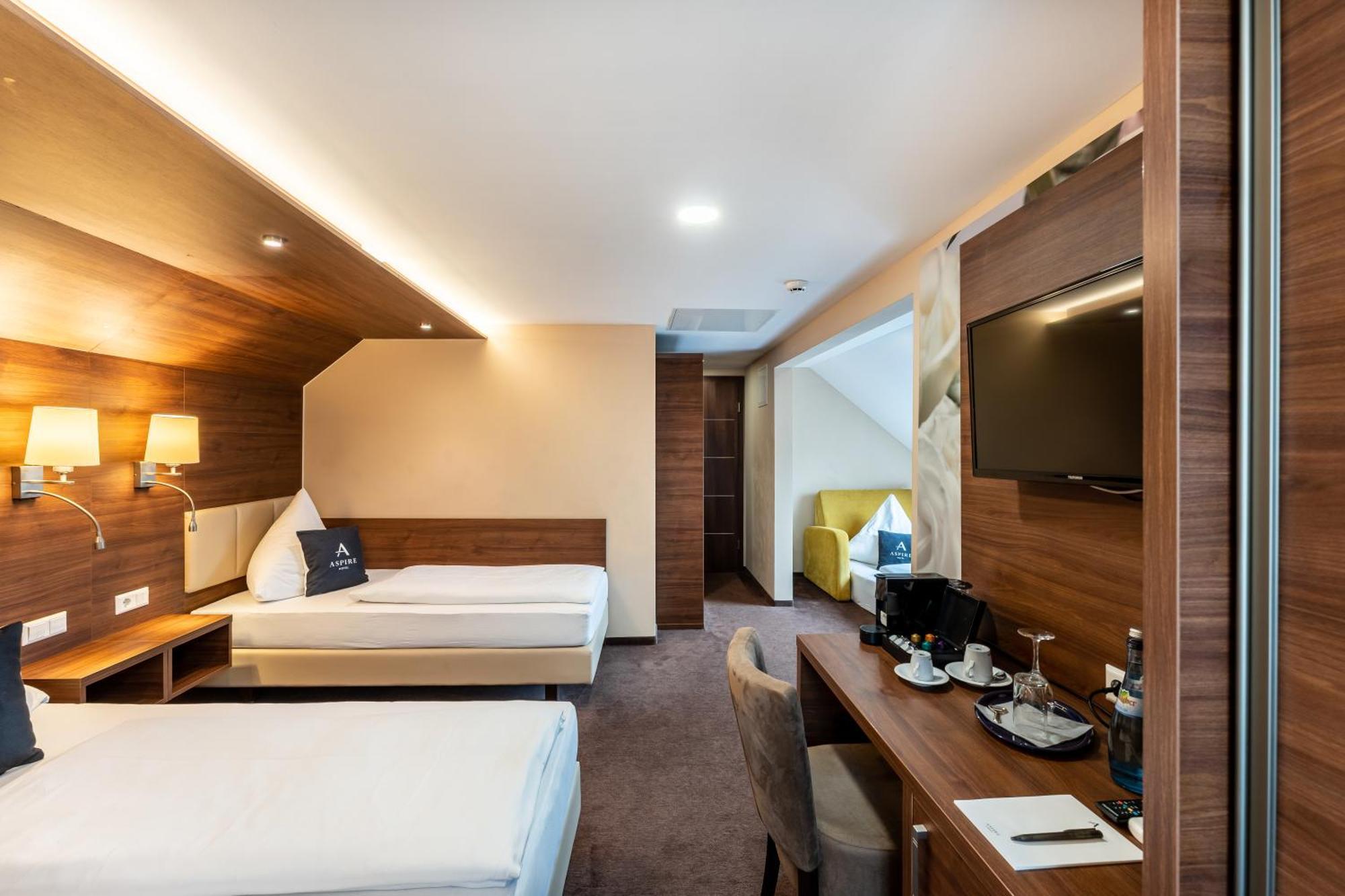 Stadthotel รอยท์ลิงเงน ภายนอก รูปภาพ