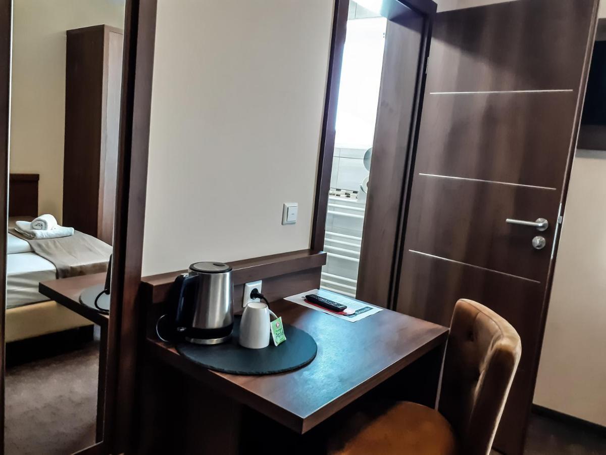 Stadthotel รอยท์ลิงเงน ภายนอก รูปภาพ