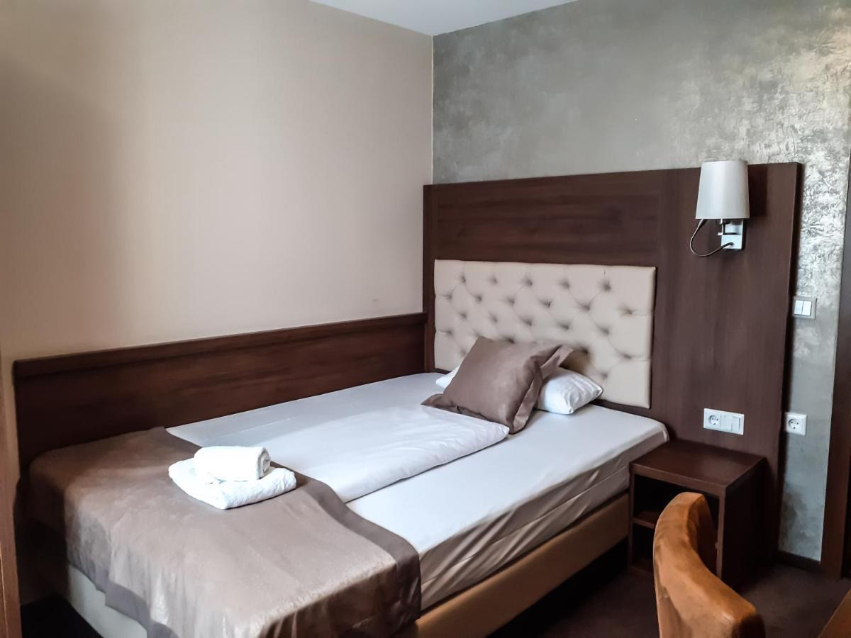 Stadthotel รอยท์ลิงเงน ภายนอก รูปภาพ
