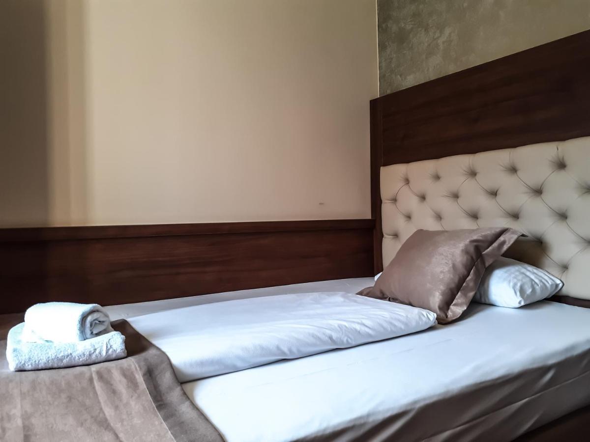 Stadthotel รอยท์ลิงเงน ภายนอก รูปภาพ