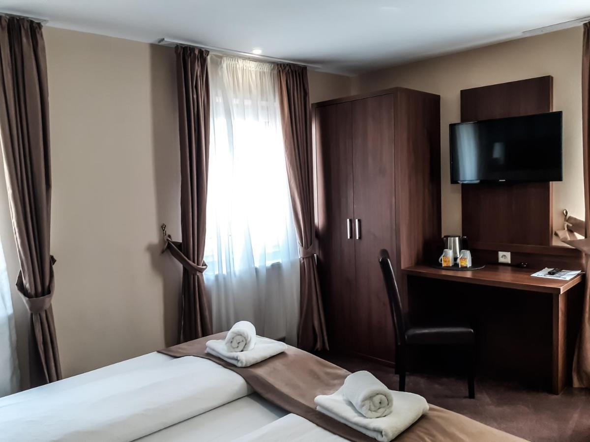 Stadthotel รอยท์ลิงเงน ภายนอก รูปภาพ