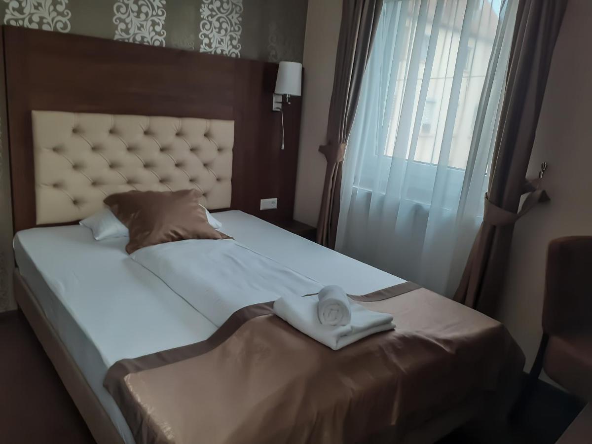 Stadthotel รอยท์ลิงเงน ภายนอก รูปภาพ