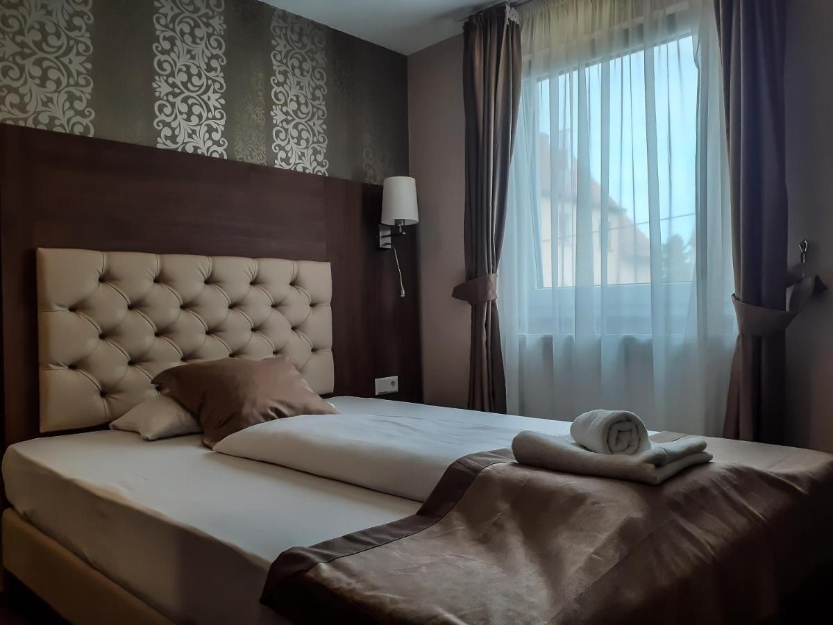 Stadthotel รอยท์ลิงเงน ภายนอก รูปภาพ